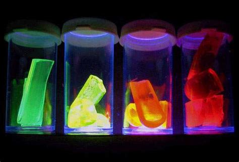  Quantum Dots: Des Nanocristaux Luminescents à l’Avant-Garde de la Technologie Optique ?